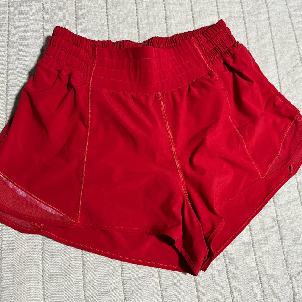Lululemon Hotty Hot shorts size 6